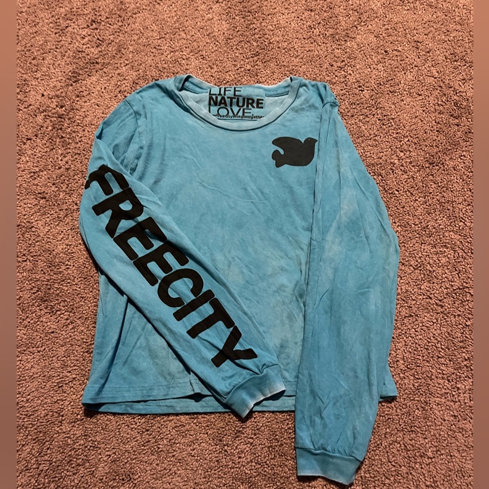 Free city long sleeve tshirt